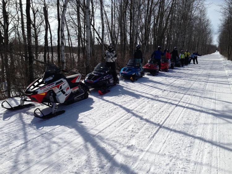 Sleds on the Trail (Large)